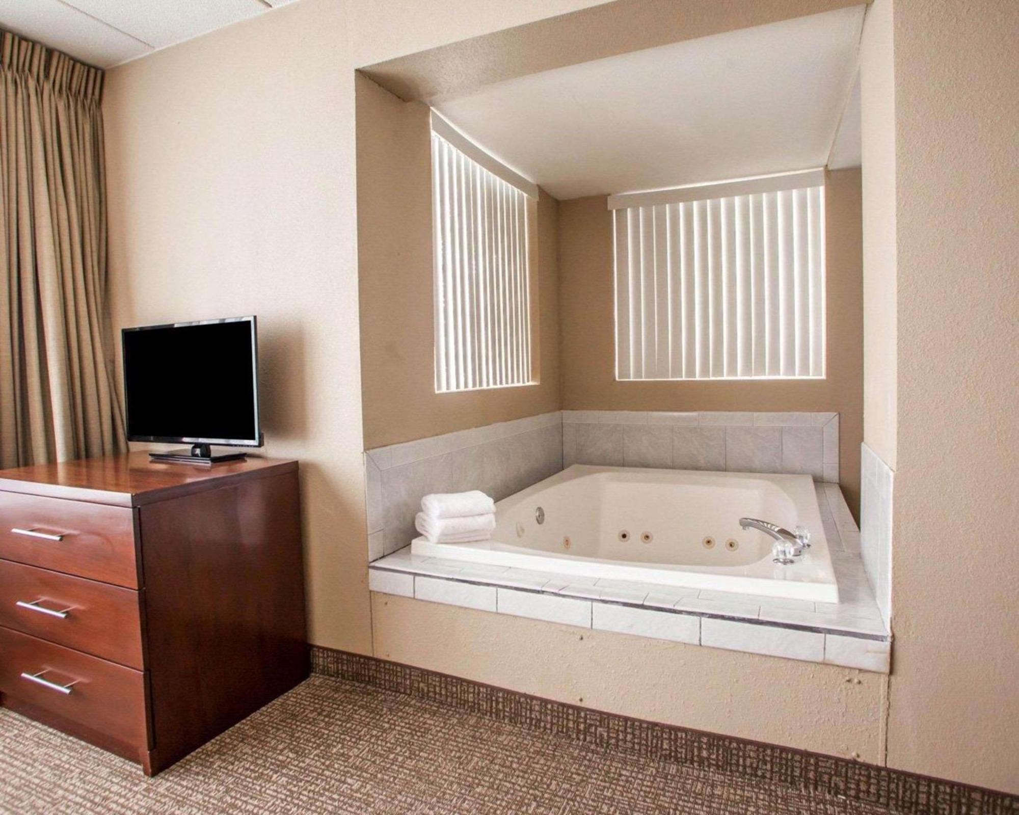 Quality Inn & Suites Orland Park - Chicago Экстерьер фото